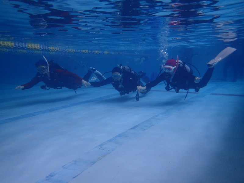 中性浮力での泳ぎ